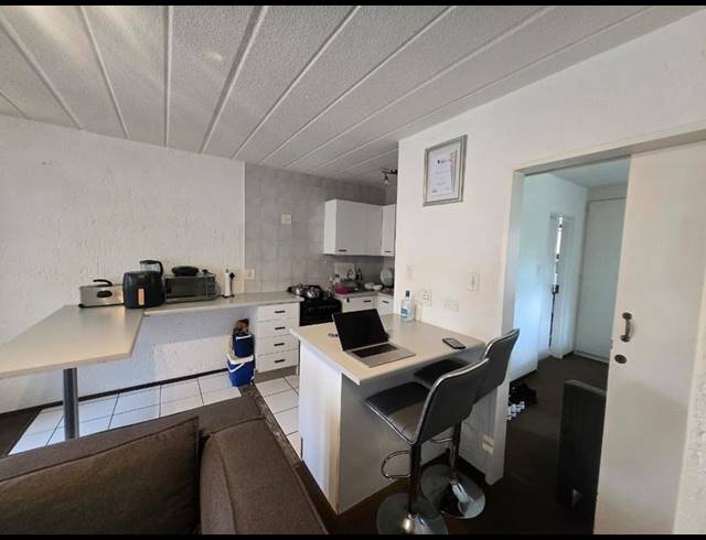 1 BEDROOM PROPERTY TO RENT IN PARKTOWN NORTH